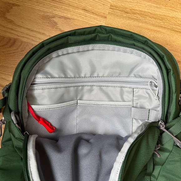 Osprey Axis Backpack - Picture 2 of 5